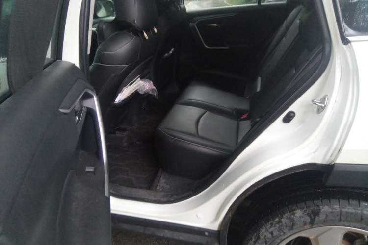 Used Toyota RAV4 2020 2.0L CVT Two-Wheel Drive Fashion Edition Left Rear Seat