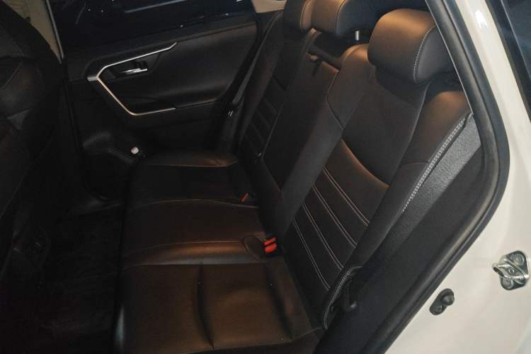 Used Toyota RAV4 2020 Dual-Motor 2.5L E-CVT Four-Wheel Drive Flagship Edition Left Rear Seat