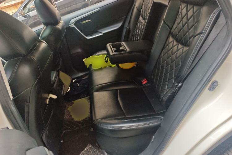 Used Toyota RAV4 2020 Dual-Engine 2.5L E-CVT Four-Wheel Drive Elite Edition Left Rear Seat