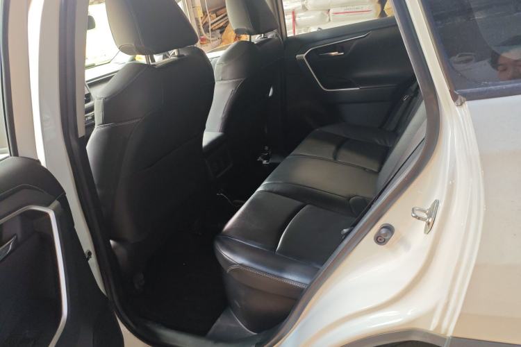 Used Toyota RAV4 2020 Dual-Engine 2.5L E-CVT 4x4 Elite PLUS Edition Left Rear Seat
