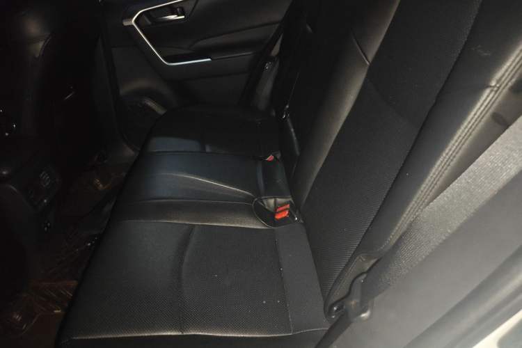 Used Toyota RAV4 2020 2.0L CVT Two-Wheel Drive Fashion Edition Left Rear Seat