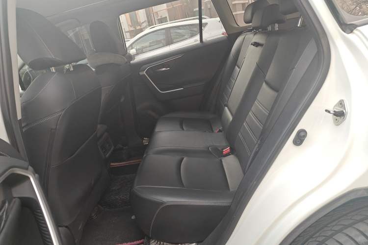 Used Toyota RAV4 2020 2.0L CVT Two-Wheel Drive Prestige Edition Left Rear Seat