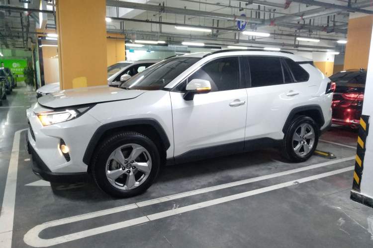 Used Toyota RAV4 2020 2.0L CVT 4x4 Trend Edition Left Side