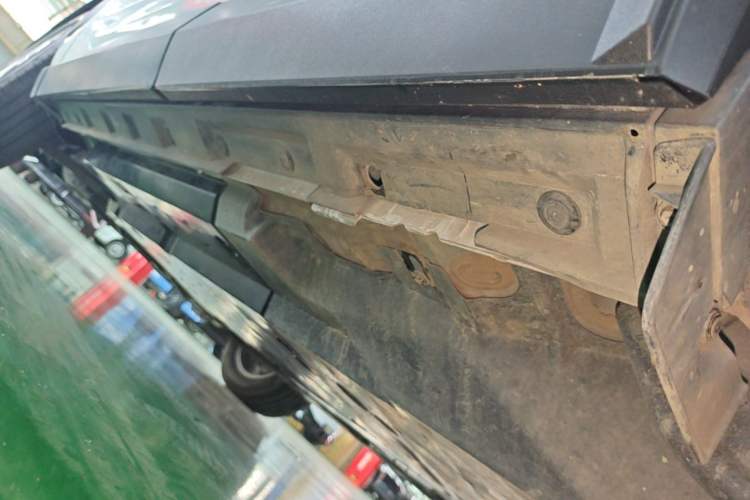 Used Toyota RAV4 2020 2.0L CVT 4x4 Trend Edition Left Side Sill