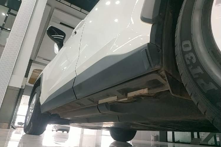 Used Toyota RAV4 2020 2.0L CVT Two-Wheel Drive Urban Edition Left Side Sill