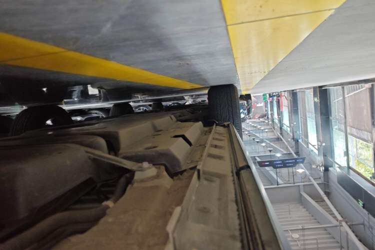Used Toyota RAV4 2020 Dual-Engine 2.5L E-CVT 4x4 Elite PLUS Edition Left Side Sill