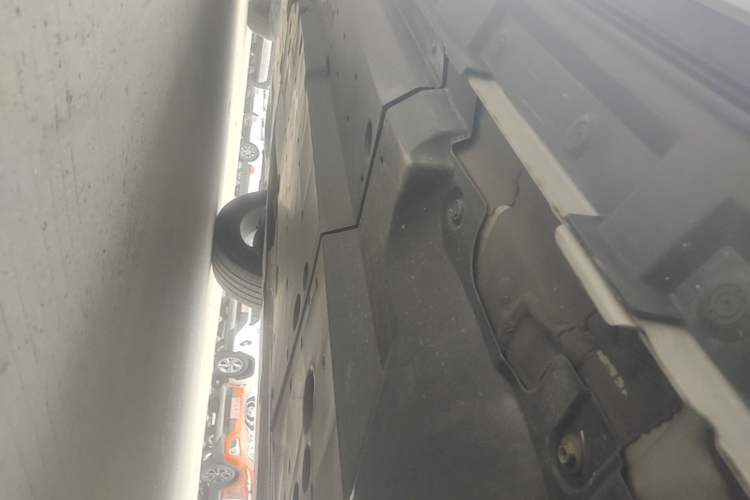 Used Toyota RAV4 2020 2.0L CVT Two-Wheel Drive Prestige Edition Left Side Sill
