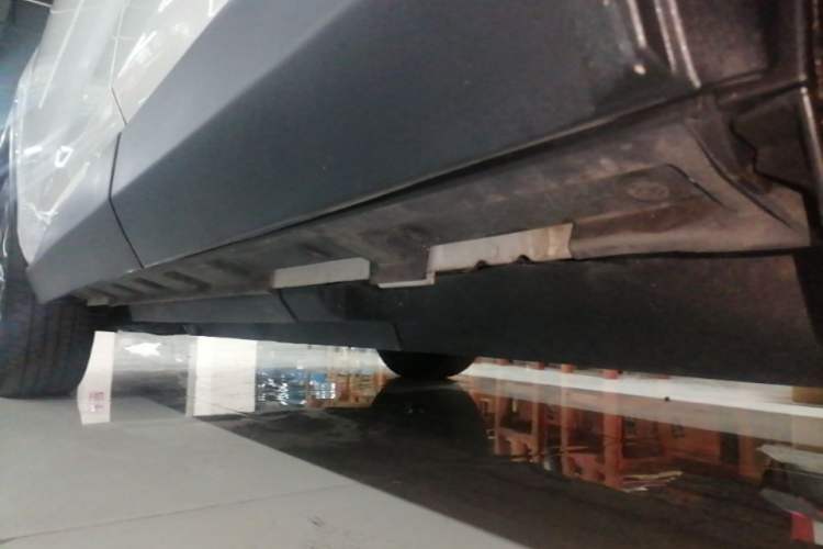 Used Toyota RAV4 2020 2.0L CVT Two-Wheel Drive Prestige Edition Left Side Sill