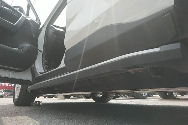 Used Toyota RAV4 2020 2.0L CVT 4x4 Trend Edition Left Side Sill
