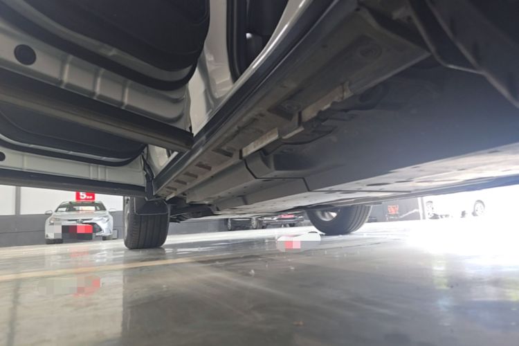 Used Toyota RAV4 2020 2.0L CVT Two-Wheel Drive Prestige Edition Left Side Sill