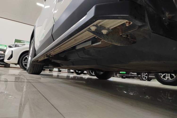 Used Toyota RAV4 2020 2.0L CVT Two-Wheel Drive Urban Edition Left Side Sill