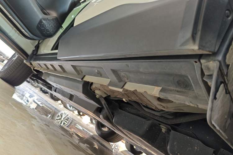 Used Toyota RAV4 2020 Dual-Engine 2.5L E-CVT 4x4 Elite PLUS Edition Left Side Sill