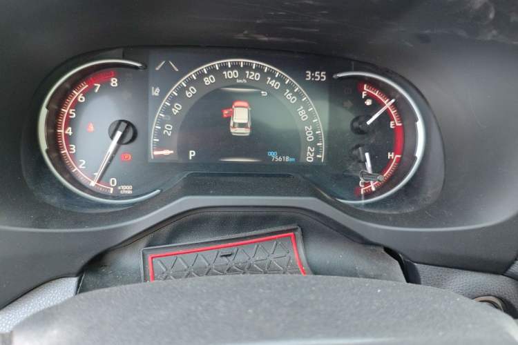Used Toyota RAV4 2020 2.0L CVT Two-Wheel Drive Fashion Edition Odometer Close Up