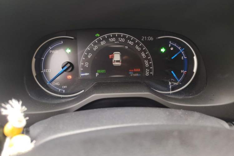 Used Toyota RAV4 2020 Dual-Engine 2.5L E-CVT Two-Wheel Drive Elite Edition Odometer Close Up