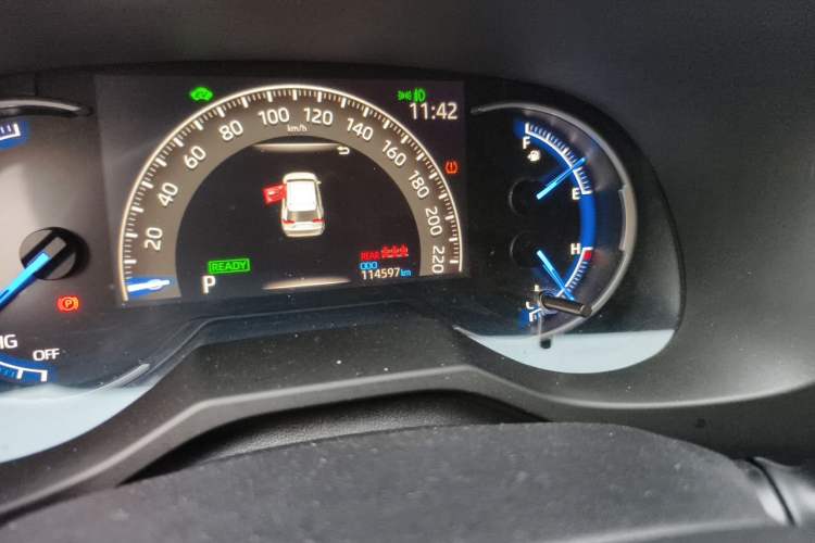 Used Toyota RAV4 2020 Dual-Engine 2.5L E-CVT 4x4 Elite PLUS Edition Odometer Close Up