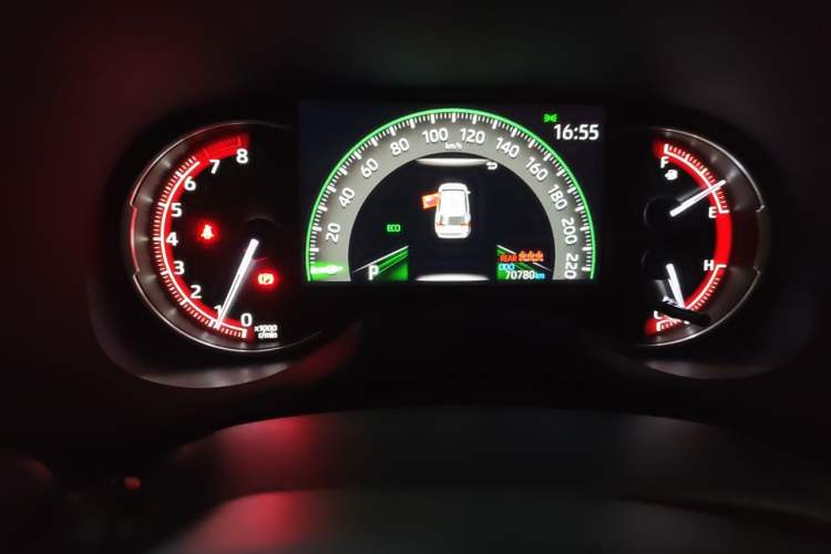 Used Toyota RAV4 2020 2.0L CVT Two-Wheel Drive Fashion Edition Odometer Close Up