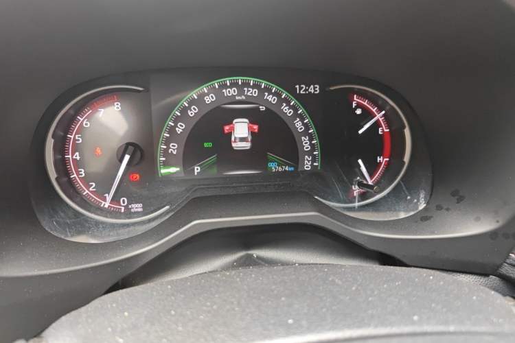 Used Toyota RAV4 2020 2.0L CVT Two-Wheel Drive Fashion Edition Odometer Close Up