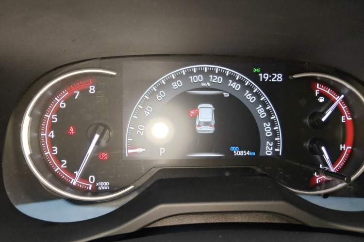 Used Toyota RAV4 2020 2.0L CVT Two-Wheel Drive Fashion Edition Odometer Close Up