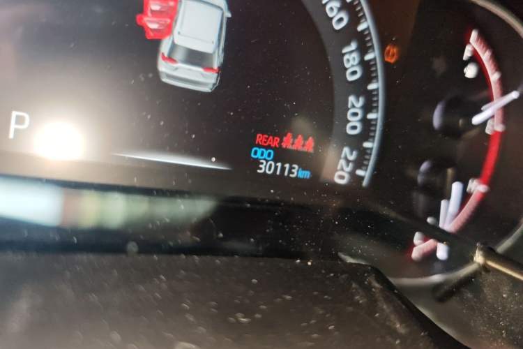 Used Toyota RAV4 2020 2.0L CVT Two-Wheel Drive Fashion Edition Odometer Close Up