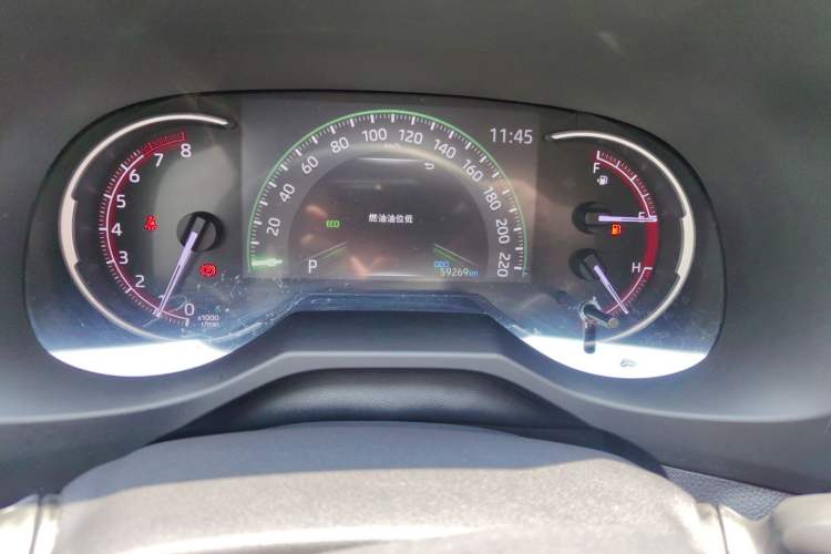 Used Toyota RAV4 2020 2.0L CVT Two-Wheel Drive Fashion Edition Odometer Close Up