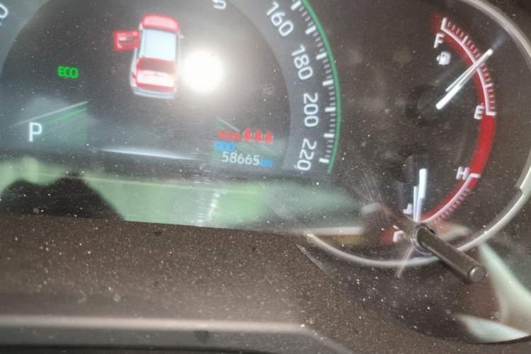 Used Toyota RAV4 2020 2.0L CVT Two-Wheel Drive Fashion Edition Odometer Close Up