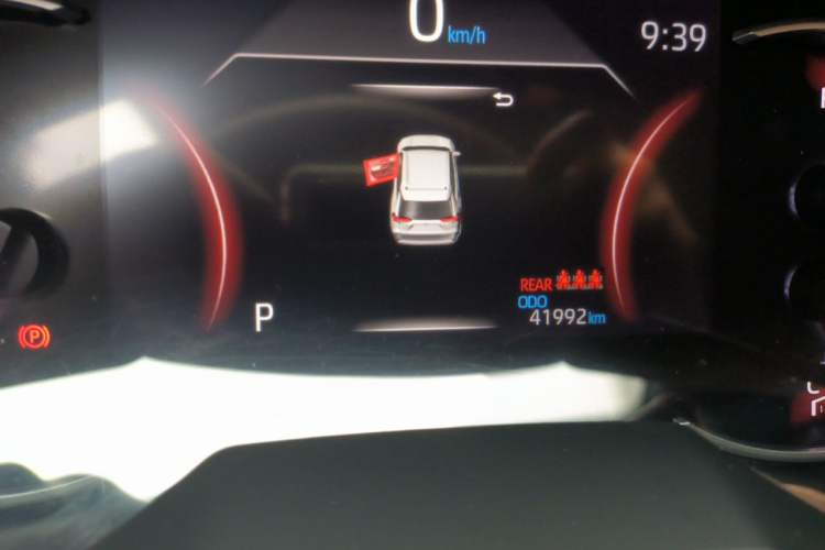 Used Toyota RAV4 2020 2.0L CVT Two-Wheel Drive Fashion Edition Odometer Close Up