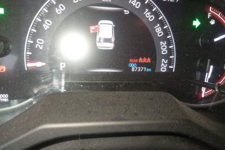 Used Toyota RAV4 2020 2.0L CVT Two-Wheel Drive Fashion Edition Odometer Close Up