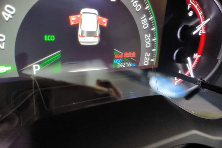 Used Toyota RAV4 2020 2.0L CVT 4x4 Trend Edition Odometer Close Up