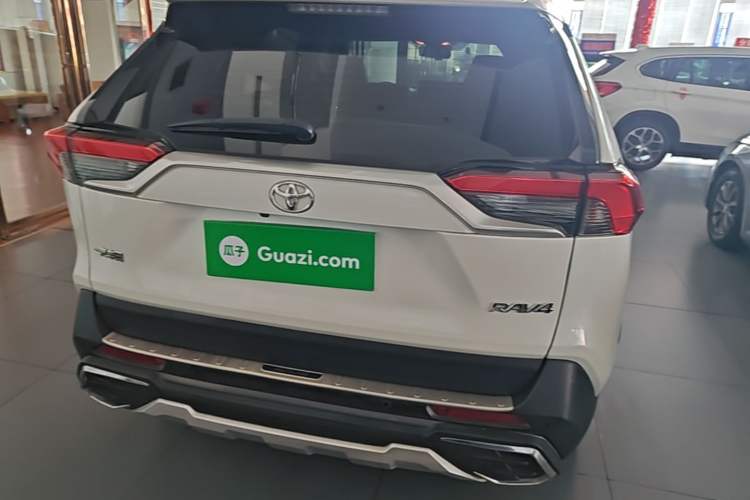 Used Toyota RAV4 2020 2.0L CVT Two-Wheel Drive Prestige Edition Rear