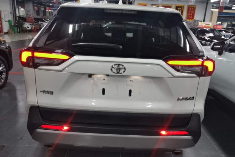 Used Toyota RAV4 2020 2.0L CVT Two-Wheel Drive Fashion Edition Rear
