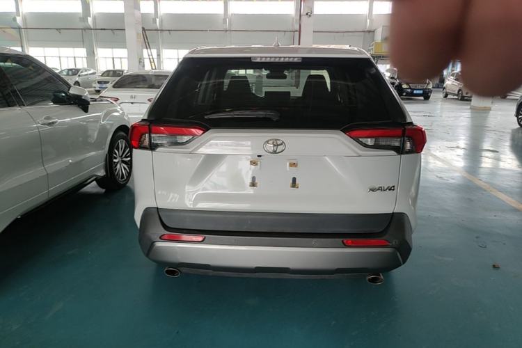 Used Toyota RAV4 2020 2.0L CVT Two-Wheel Drive Fashion Edition Rear
