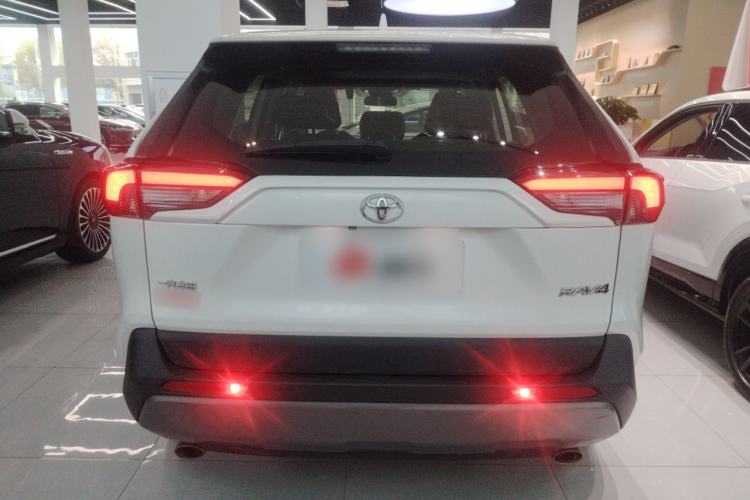 Used Toyota RAV4 2020 2.0L CVT Two-Wheel Drive Fashion Edition Rear