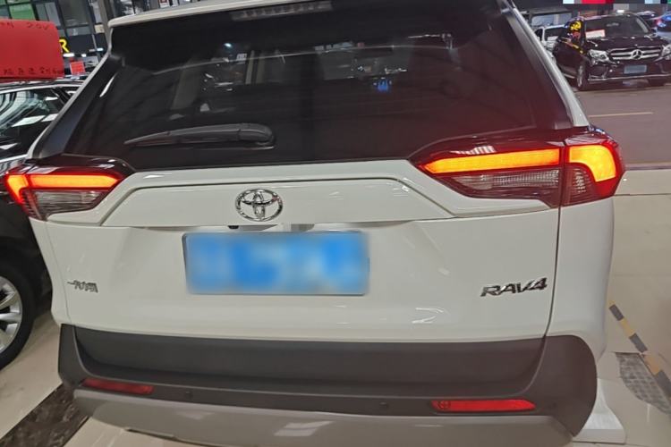 Used Toyota RAV4 2020 2.0L CVT Two-Wheel Drive Fashion Edition Rear