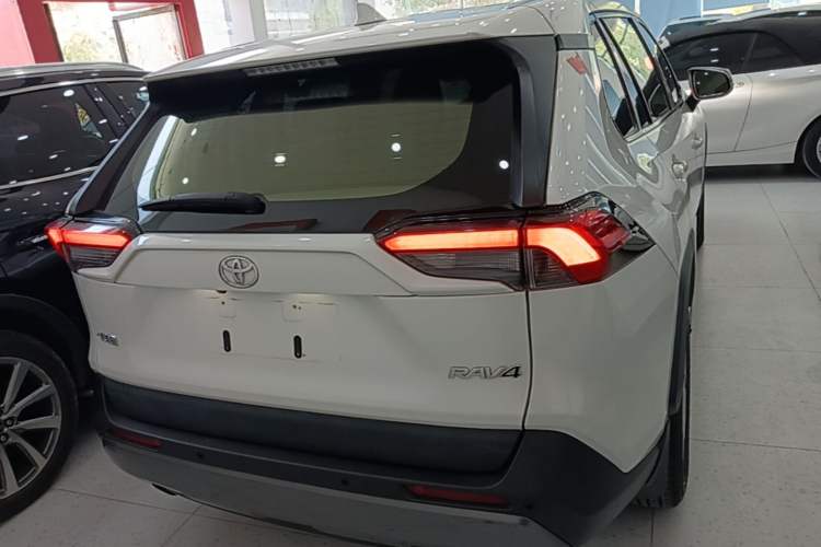 Used Toyota RAV4 2020 2.0L CVT Two-Wheel Drive Fashion Edition Rear
