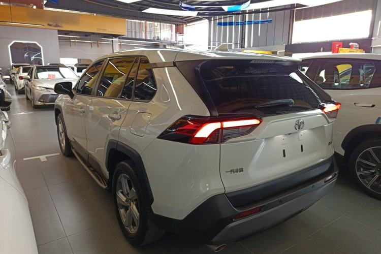 Used Toyota RAV4 2020 2.0L CVT Two-Wheel Drive Fashion Edition Rear Left 45 Deg