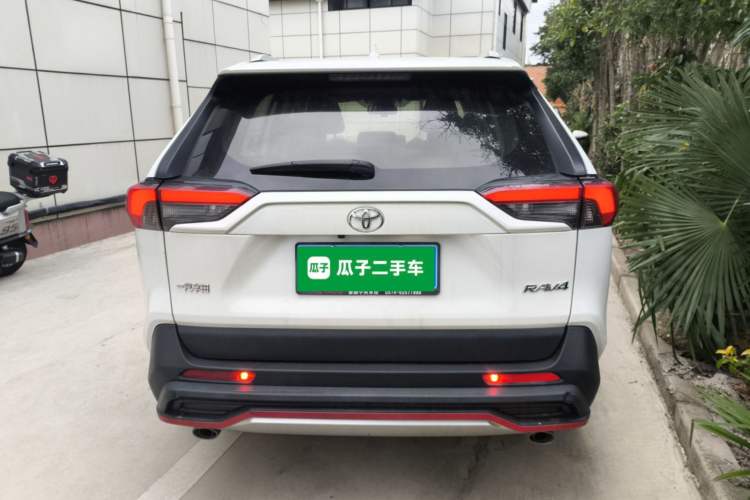 Used Toyota RAV4 2020 2.0L CVT Two-Wheel Drive Fashion Edition Rear