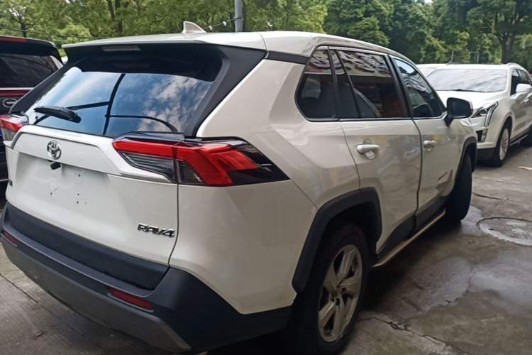 Used Toyota RAV4 2020 2.0L CVT Two-Wheel Drive Fashion Edition Rear Right 45 Deg