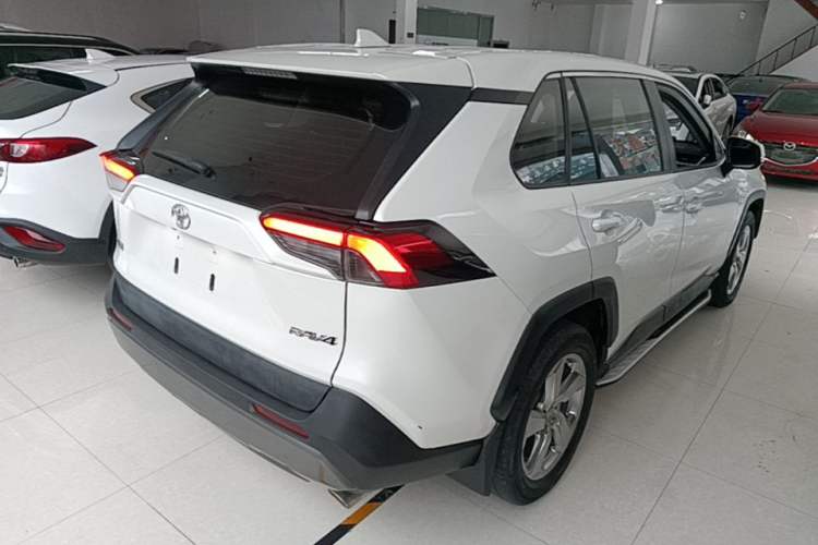 Used Toyota RAV4 2020 2.0L CVT Two-Wheel Drive Fashion PLUS Edition Rear Right 45 Deg