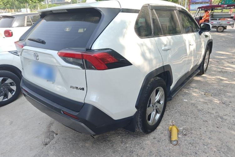 Used Toyota RAV4 2020 2.0L CVT Two-Wheel Drive Fashion Edition Rear Right 45 Deg