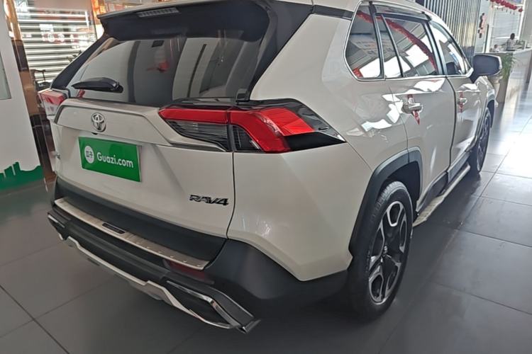 Used Toyota RAV4 2020 2.0L CVT Two-Wheel Drive Prestige Edition Rear Right 45 Deg