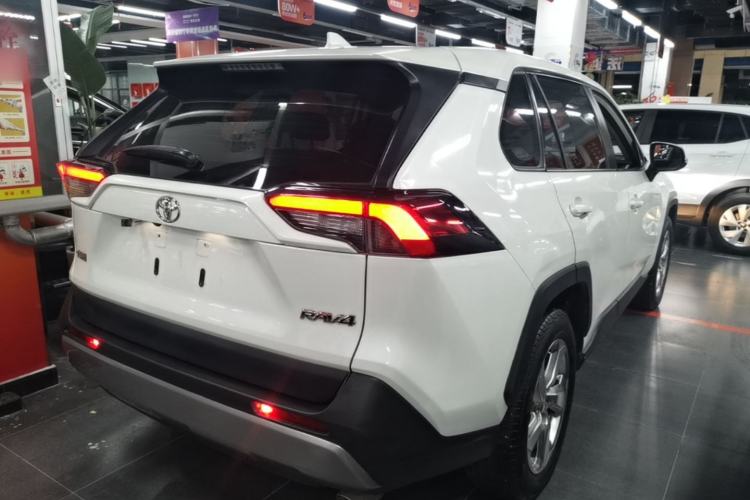 Used Toyota RAV4 2020 2.0L CVT Two-Wheel Drive Fashion Edition Rear Right 45 Deg