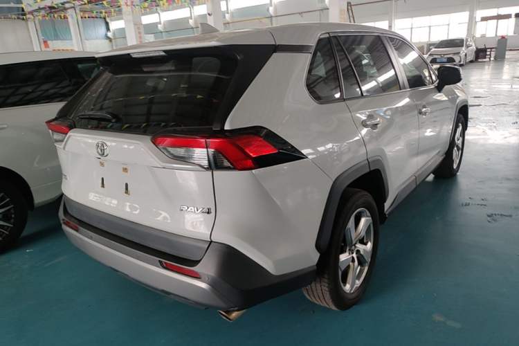 Used Toyota RAV4 2020 2.0L CVT Two-Wheel Drive Fashion Edition Rear Right 45 Deg