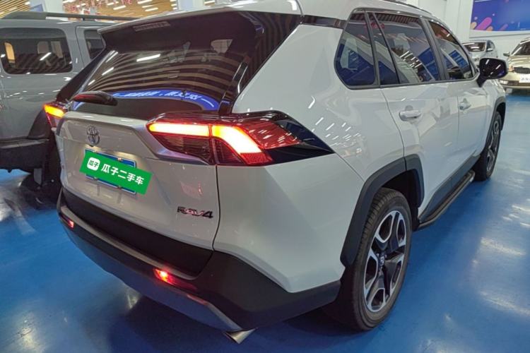 Used Toyota RAV4 2020 2.0L CVT Two-Wheel Drive Prestige Edition Rear Right 45 Deg