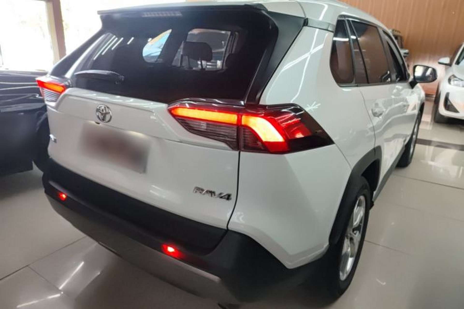 Used Toyota RAV4 2020 2.0L CVT Two-Wheel Drive Fashion Edition Rear Right 45 Deg