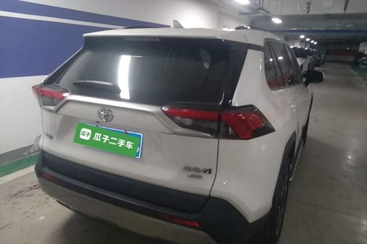 Used Toyota RAV4 2020 2.0L CVT Four-Wheel Drive Prestige Edition Rear Right 45 Deg