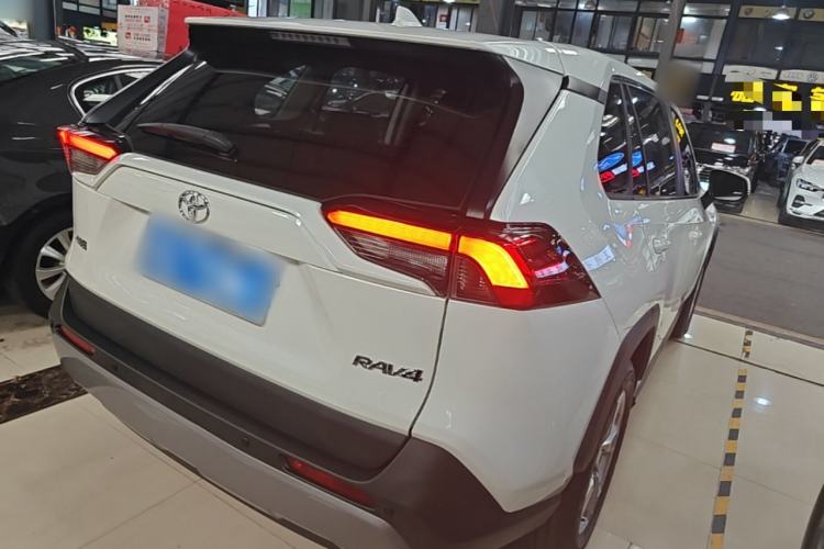 Used Toyota RAV4 2020 2.0L CVT Two-Wheel Drive Fashion Edition Rear Right 45 Deg