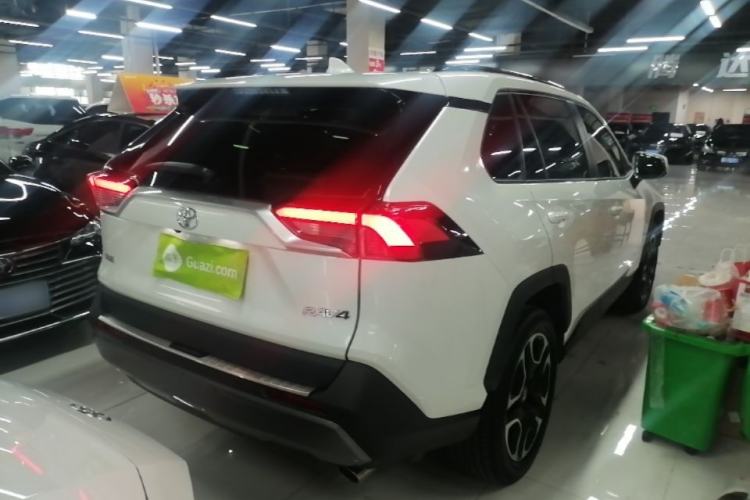 Used Toyota RAV4 2020 2.0L CVT Two-Wheel Drive Prestige Edition Rear Right 45 Deg