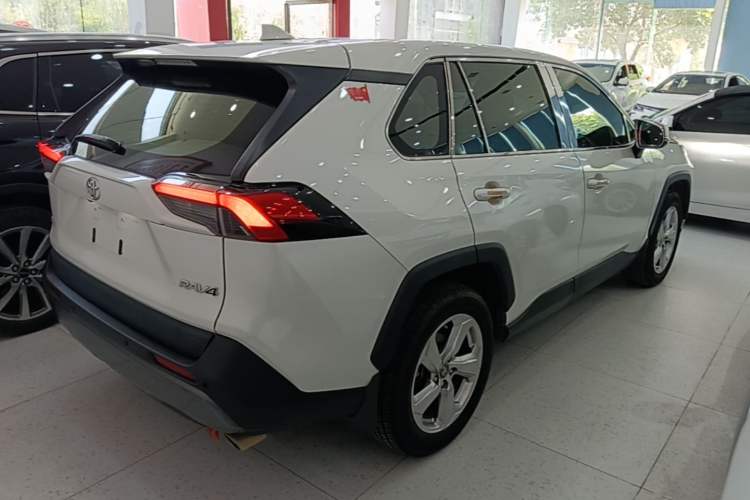 Used Toyota RAV4 2020 2.0L CVT Two-Wheel Drive Fashion Edition Rear Right 45 Deg