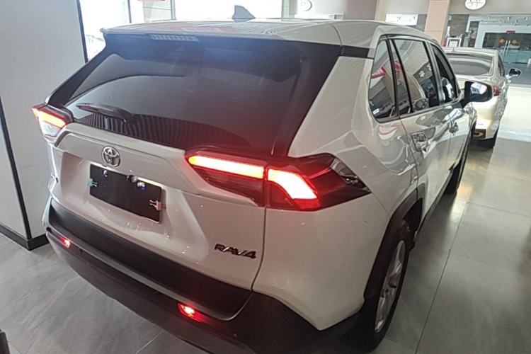 Used Toyota RAV4 2020 2.0L CVT Two-Wheel Drive Fashion PLUS Edition Rear Right 45 Deg