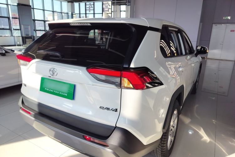 Used Toyota RAV4 2020 2.0L CVT Two-Wheel Drive Fashion PLUS Edition Rear Right 45 Deg